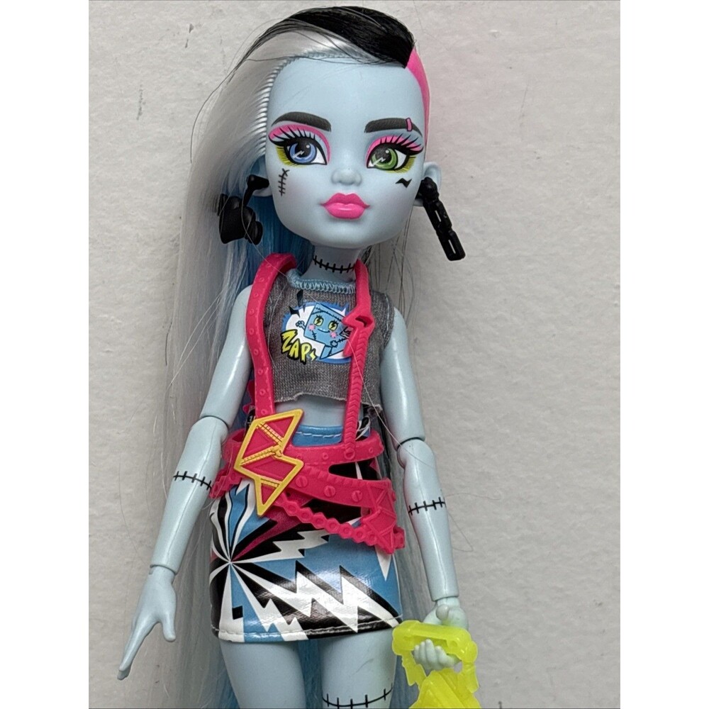 Monster High Skulltimate Secrets Neon Frights Frankie Stein Doll & Accessories